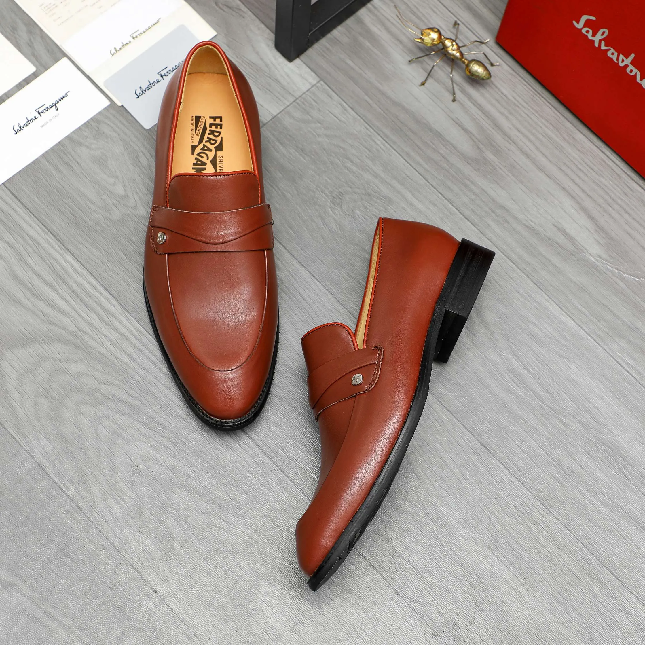 Men's men's shoes💰460 Product trademark: Ferragamo "Ferragamo" business slip-on leather shoes Regular size: 39-44 Product materials: Selected high-quality cowhide upper, cowhide lining, original outsole